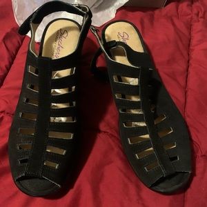 Sketchers Trapezoid in black sandals size 11